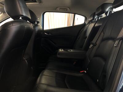 2018 Mazda Mazda3 Touring   - Photo 10 - Sacramento, CA 95825
