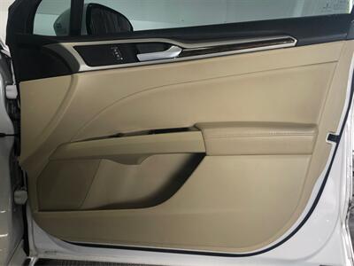 2013 Ford Fusion Hybrid SE   - Photo 16 - Sacramento, CA 95825