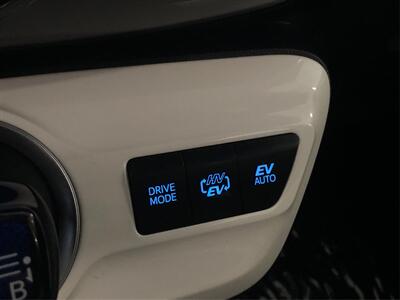2017 Toyota Prius Prime Plus   - Photo 25 - Sacramento, CA 95825