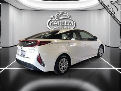 2017 Toyota Prius Prime Plus   - Photo 5 - Sacramento, CA 95825