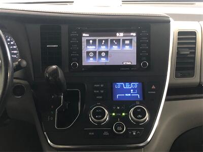 2018 Toyota Sienna XLE 8-Passenger   - Photo 14 - Sacramento, CA 95825