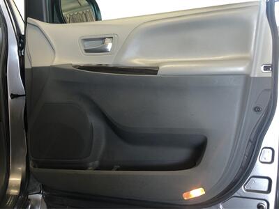 2018 Toyota Sienna XLE 8-Passenger   - Photo 18 - Sacramento, CA 95825