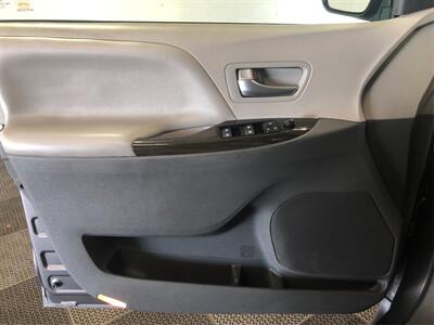 2018 Toyota Sienna XLE 8-Passenger   - Photo 17 - Sacramento, CA 95825