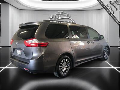 2018 Toyota Sienna XLE 8-Passenger   - Photo 5 - Sacramento, CA 95825