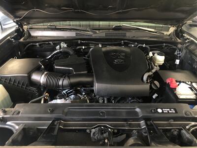 2018 Toyota Tacoma SR5 V6   - Photo 11 - Sacramento, CA 95825