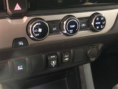 2018 Toyota Tacoma SR5 V6   - Photo 25 - Sacramento, CA 95825