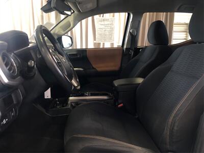 2018 Toyota Tacoma SR5 V6   - Photo 9 - Sacramento, CA 95825