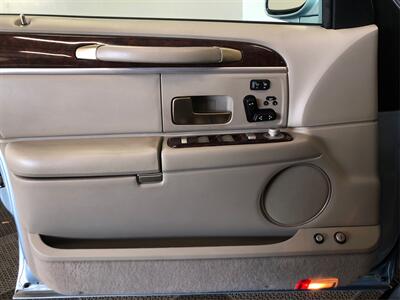 2009 Lincoln Town Car Signature Limited - Photo 16 - Sacramento, CA 95825