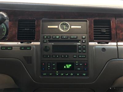 2009 Lincoln Town Car Signature Limited - Photo 13 - Sacramento, CA 95825