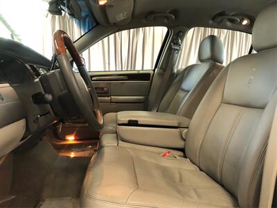 2009 Lincoln Town Car Signature Limited - Photo 9 - Sacramento, CA 95825