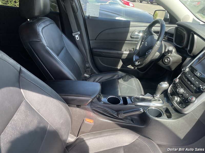 2016 Chevrolet Malibu Limited LTZ   - Photo 14 - Visalia, CA 93292