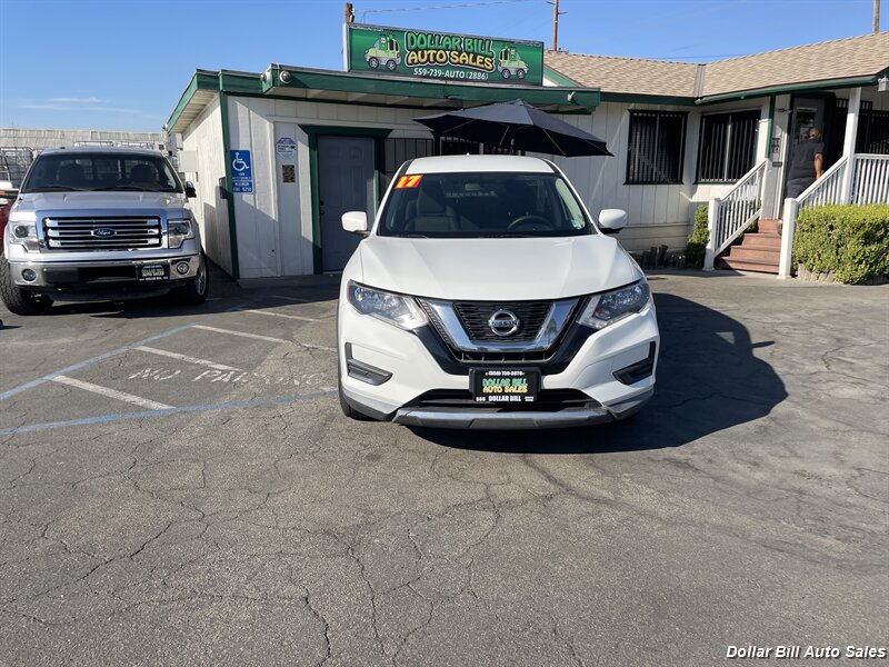 2017 Nissan Rogue S   - Photo 2 - Visalia, CA 93292