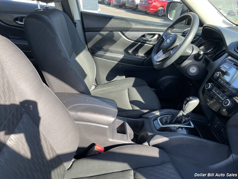 2017 Nissan Rogue S   - Photo 14 - Visalia, CA 93292