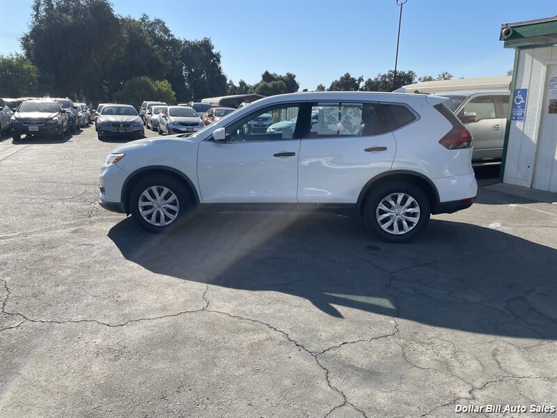 2017 Nissan Rogue S   - Photo 4 - Visalia, CA 93292
