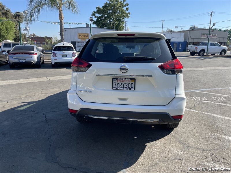 2017 Nissan Rogue S   - Photo 6 - Visalia, CA 93292