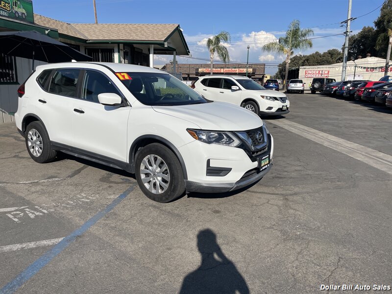 2017 Nissan Rogue S   - Photo 1 - Visalia, CA 93292