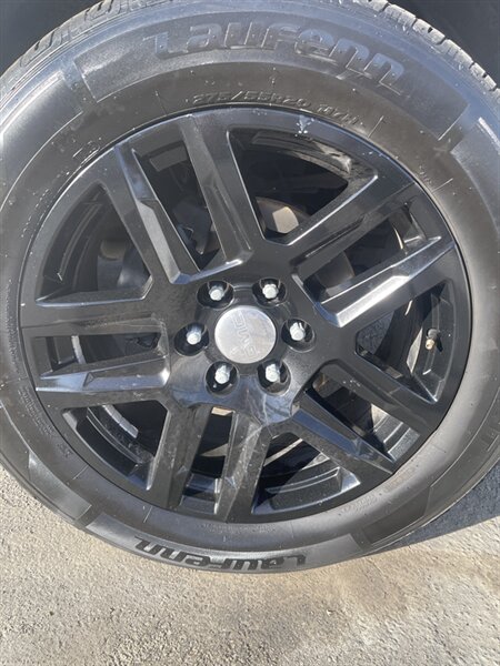 2012 GMC Yukon Denali   - Photo 11 - Visalia, CA 93292