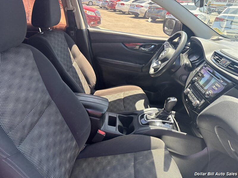 2018 Nissan Rogue Sport SV - Photo 13 - Visalia, CA 93292