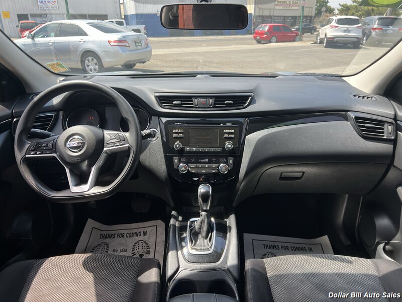 2018 Nissan Rogue Sport SV - Photo 12 - Visalia, CA 93292