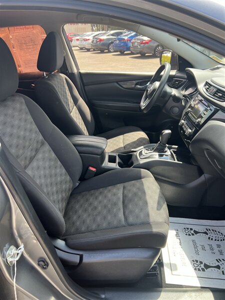 2018 Nissan Rogue Sport SV - Photo 11 - Visalia, CA 93292