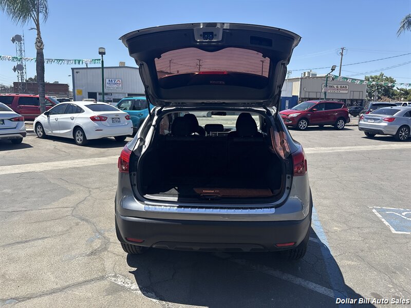 2018 Nissan Rogue Sport SV - Photo 11 - Visalia, CA 93292