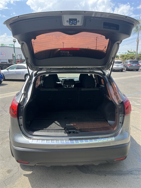 2018 Nissan Rogue Sport SV - Photo 9 - Visalia, CA 93292