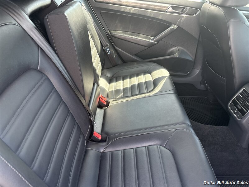 2017 Volkswagen Passat 1.8T SEL Premium - Photo 12 - Visalia, CA 93292
