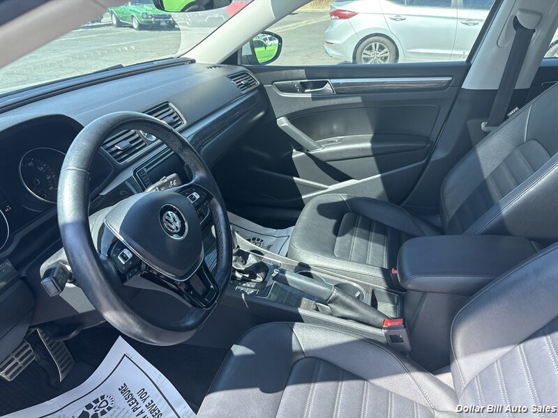 2017 Volkswagen Passat 1.8T SEL Premium - Photo 9 - Visalia, CA 93292