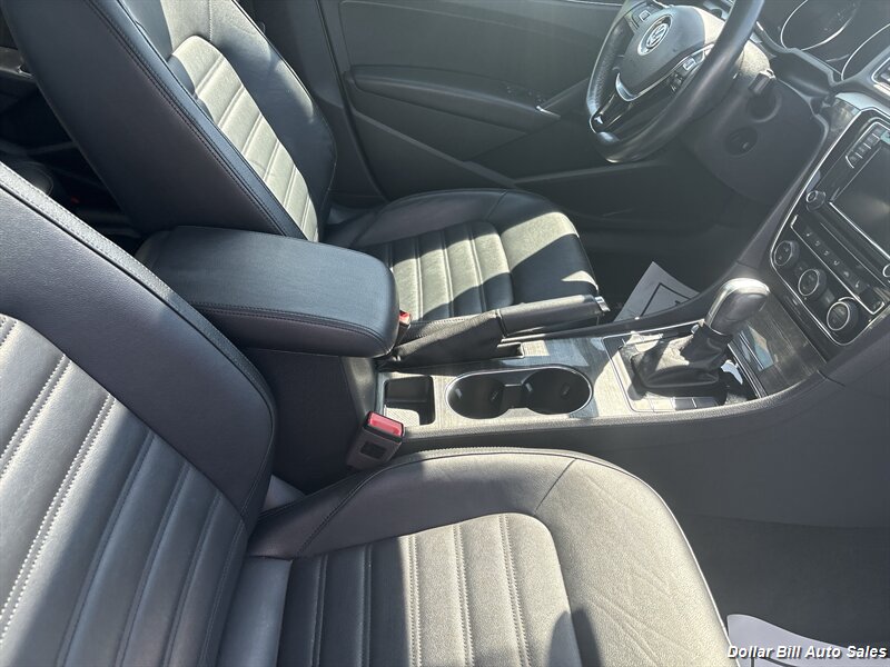 2017 Volkswagen Passat 1.8T SEL Premium - Photo 13 - Visalia, CA 93292
