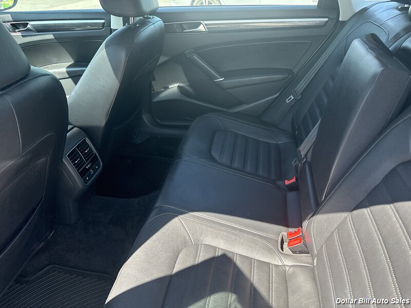 2017 Volkswagen Passat 1.8T SEL Premium - Photo 10 - Visalia, CA 93292