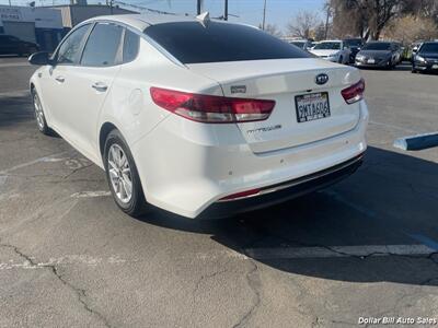 2018 Kia Optima LX   - Photo 5 - Visalia, CA 93292