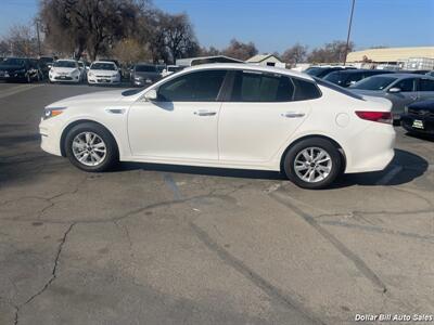 2018 Kia Optima LX   - Photo 4 - Visalia, CA 93292