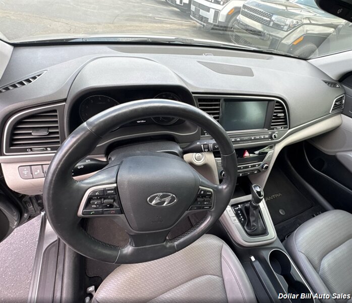 2017 Hyundai ELANTRA Limited - Photo 5 - Visalia, CA 93292