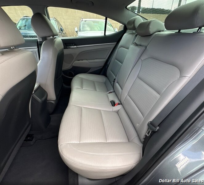 2017 Hyundai ELANTRA Limited - Photo 7 - Visalia, CA 93292
