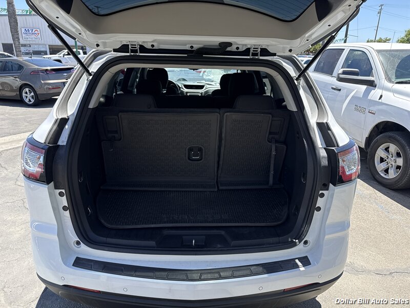 2016 Chevrolet Traverse LT - Photo 4 - Visalia, CA 93292