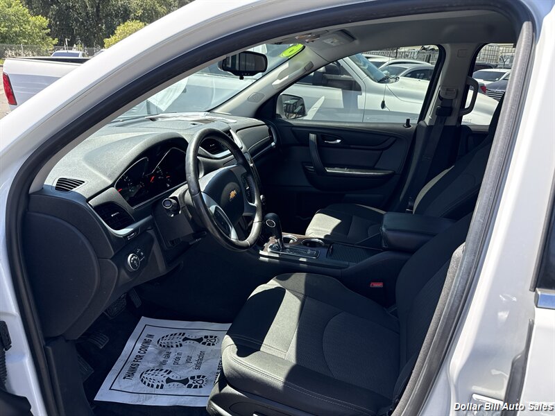 2016 Chevrolet Traverse LT - Photo 7 - Visalia, CA 93292