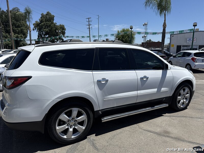 2016 Chevrolet Traverse LT - Photo 2 - Visalia, CA 93292