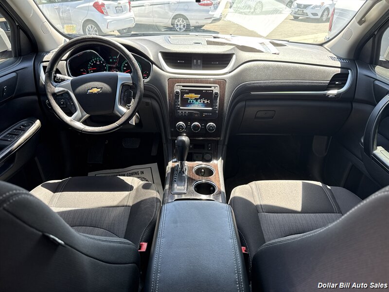 2016 Chevrolet Traverse LT - Photo 6 - Visalia, CA 93292