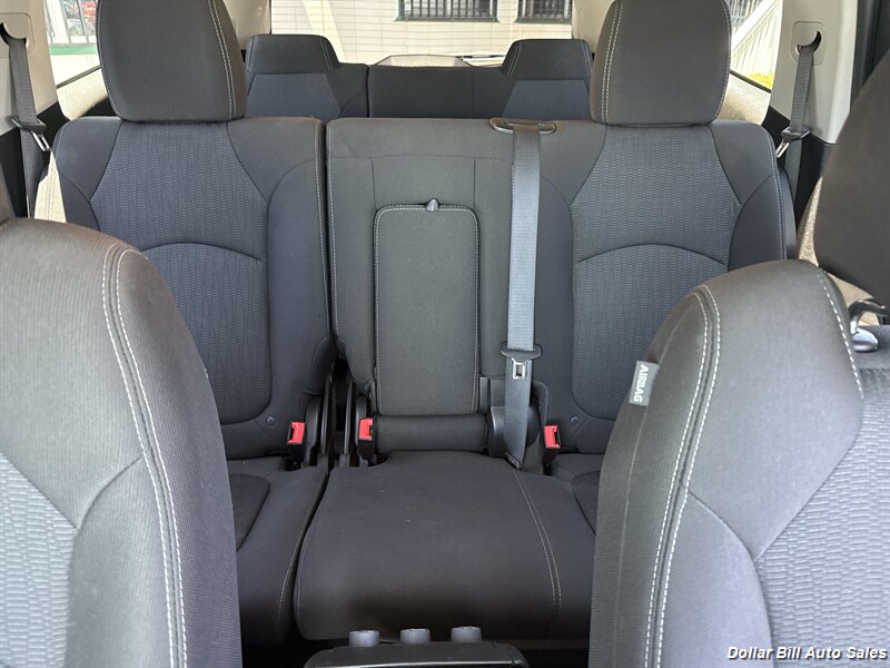 2016 Chevrolet Traverse LT - Photo 9 - Visalia, CA 93292