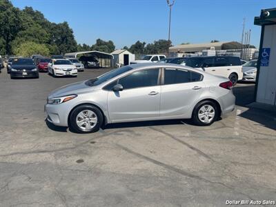 2017 Kia Forte LX   - Photo 4 - Visalia, CA 93292