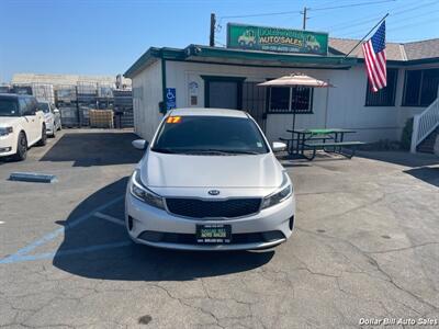 2017 Kia Forte LX   - Photo 2 - Visalia, CA 93292