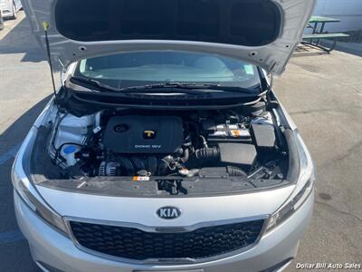 2017 Kia Forte LX   - Photo 9 - Visalia, CA 93292