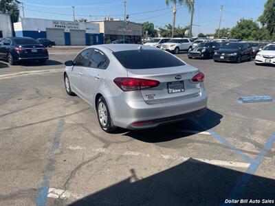 2017 Kia Forte LX   - Photo 5 - Visalia, CA 93292