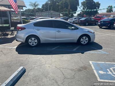 2017 Kia Forte LX   - Photo 8 - Visalia, CA 93292