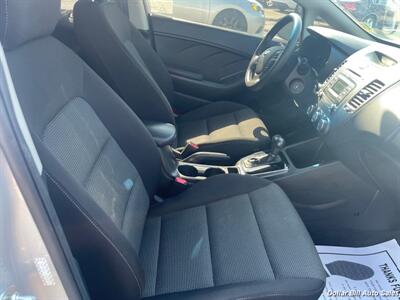 2017 Kia Forte LX   - Photo 14 - Visalia, CA 93292