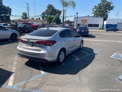 2017 Kia Forte LX   - Photo 7 - Visalia, CA 93292