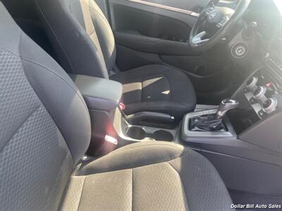 2019 Hyundai ELANTRA SEL   - Photo 14 - Visalia, CA 93292