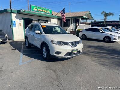 2016 Nissan Rogue SV   - Photo 1 - Visalia, CA 93292