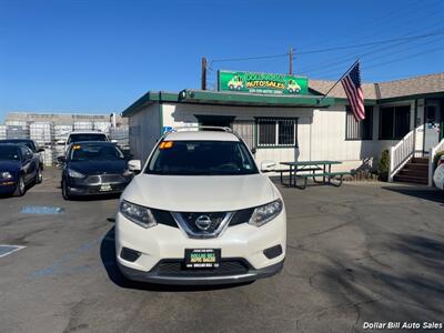 2016 Nissan Rogue SV   - Photo 2 - Visalia, CA 93292