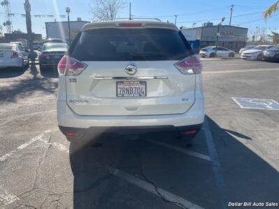 2016 Nissan Rogue SV   - Photo 6 - Visalia, CA 93292